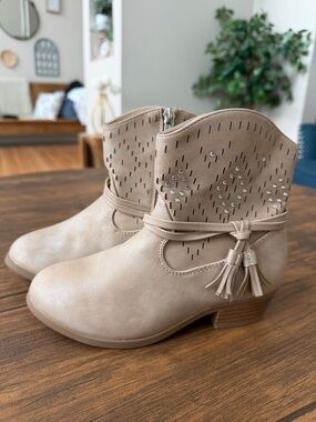 Jessica Simpson Girls Size 13 Taupe Ankle Boots Western Rhinestone Tassel